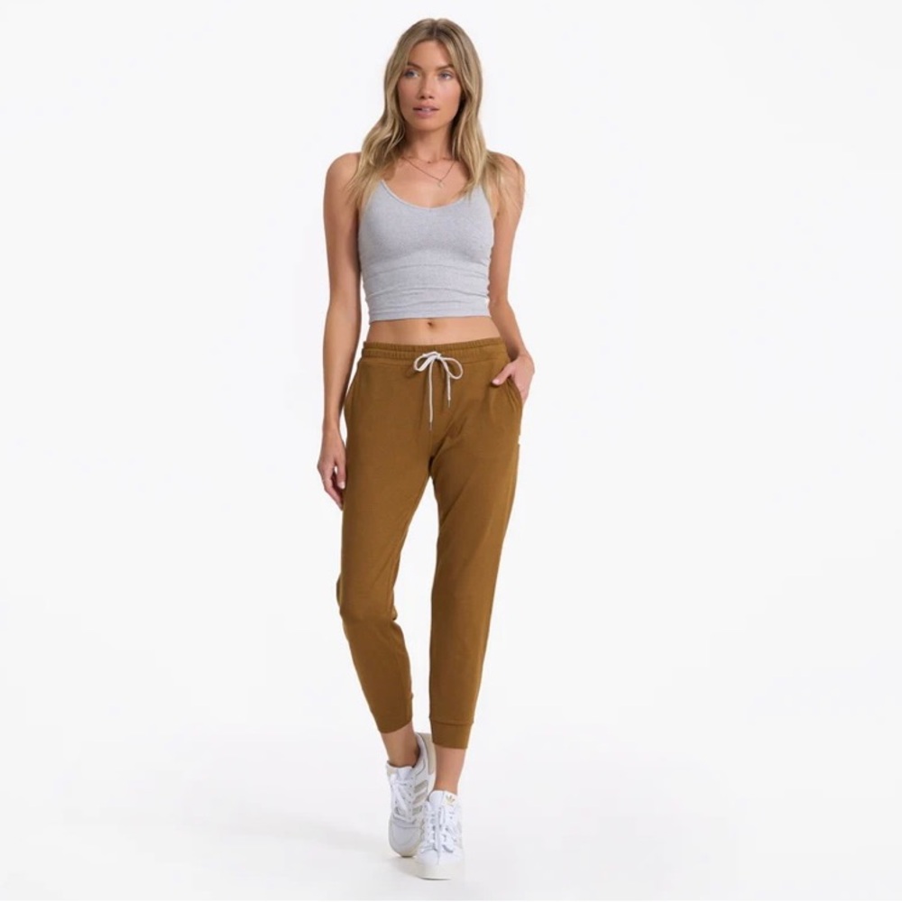 Vuori Performance Jogger… ankle crop… super soft and cozy!